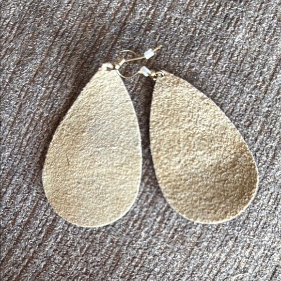 Camouflage Teardrop Earrings, NWOT, 3”dangle, slick fur-like leather - Picture 5 of 7